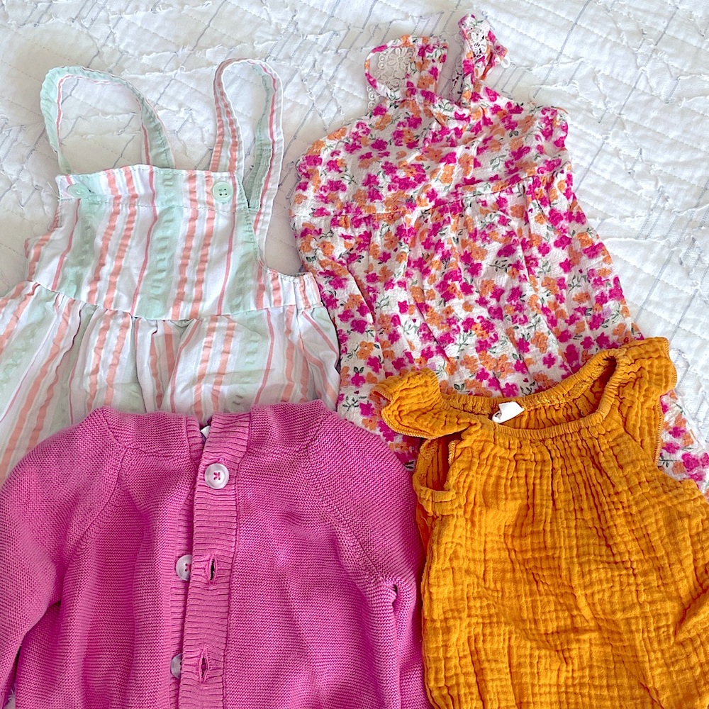 Assortment of baby clothes 0-3 months, some never worn, like new.